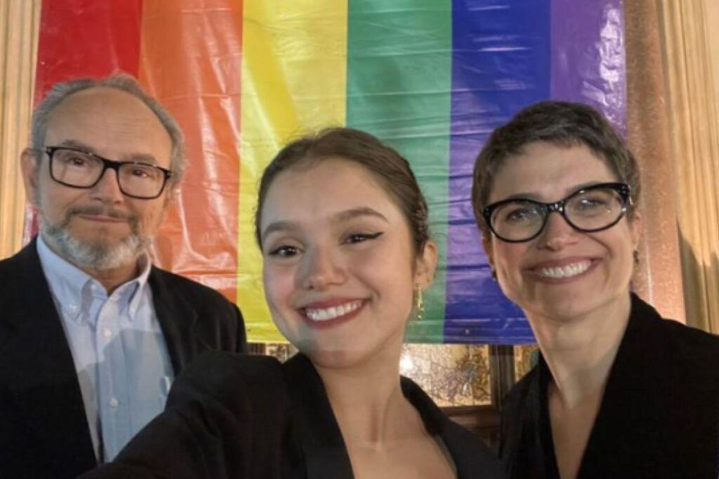 Sandra Annenbegr com a família na parada LGBTQIAPN+