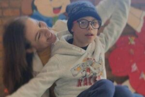 A criança depende do seguro saúde para a realização de terapias especializadas