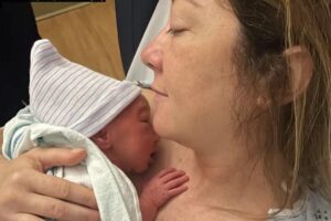 O bebê nasceu por transplante de útero