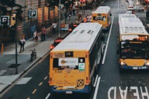 A menina sofreu uma pancada na cabeça