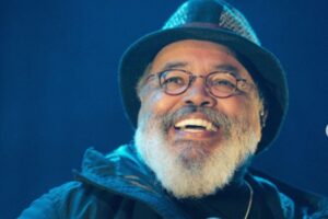 Jorge Aragão informa os fãs sobre tratamento do câncer