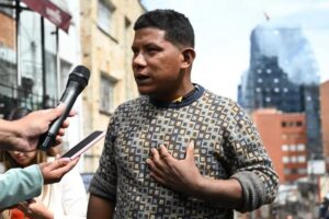 Quatro irmãos encontrados com vida