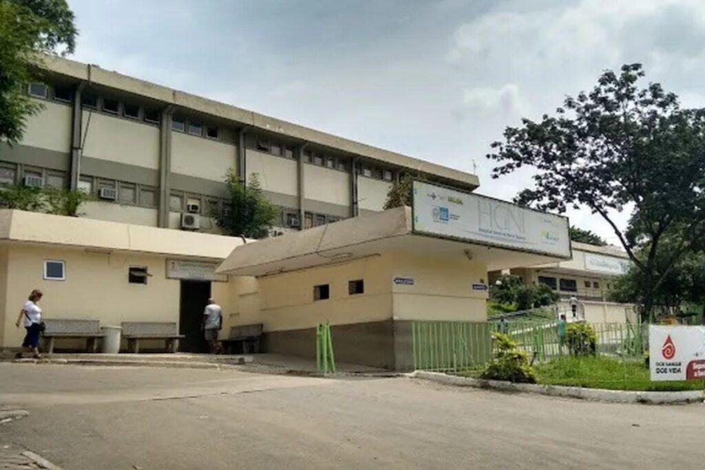 O menino está no hospital