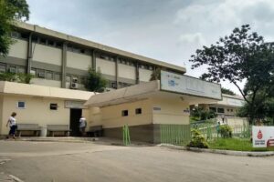 O menino está no hospital