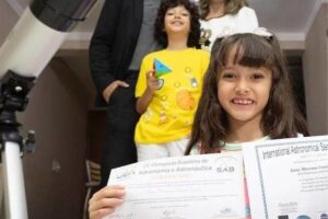 Prodígio, Luna ainda quebrou protocolos, considerando que a competição permite crianças de 7 anos a 14 anos