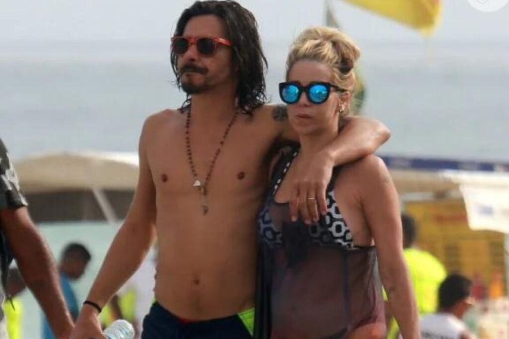 Filho de Danielle Winits presenteia André Gonçalves no Natal