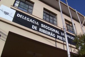 Um homem entrou armado na última quarta-feira (16) em uma escola municipal localizada em Ribeirão Preto, interior de São Paulo