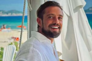 Rafael Cardoso reapareceu ao lado da ex-namorada Vivian Linhares após assumir ter engravidado um affair