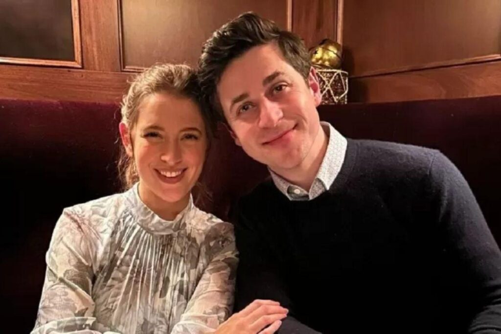 Ex ator da Disney ao lado da esposa