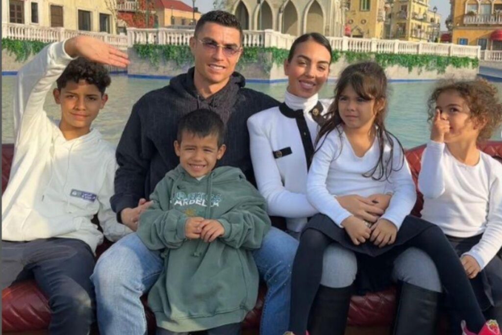 A esposa mostrou um pouco da casa da família do jogador