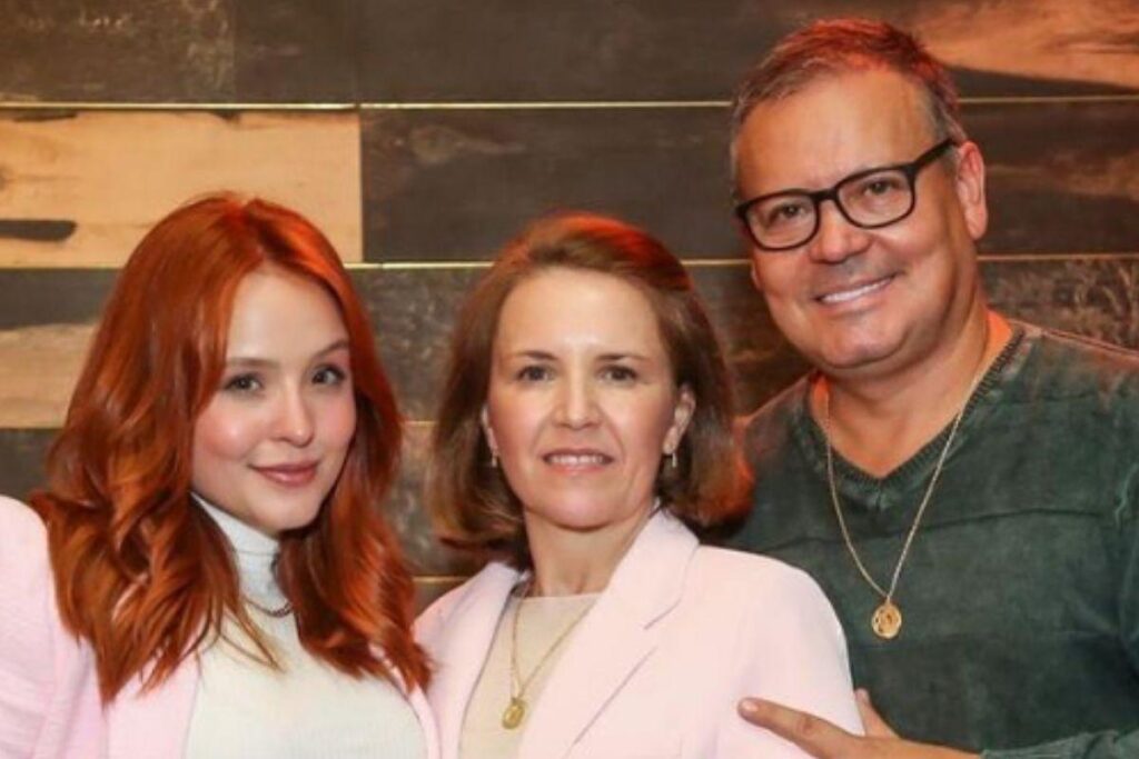 Mãe de Larissa Manoela fala sobre relação com a filha