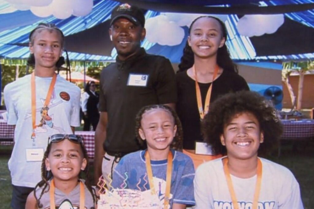 Robert também passou por lares adotivos e foi separado de seus 8 irmãos