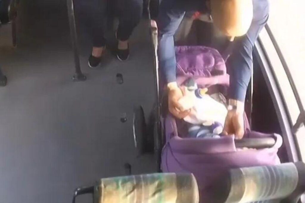 Criança, de seis meses, teve apenas ferimentos leves após seu rosto bater na porta do veículo