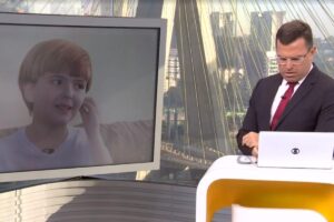 O que mais chamou a atenção foi que a reportagem propôs uma conta ao menino e deu o resultado, que foi diferente da criança