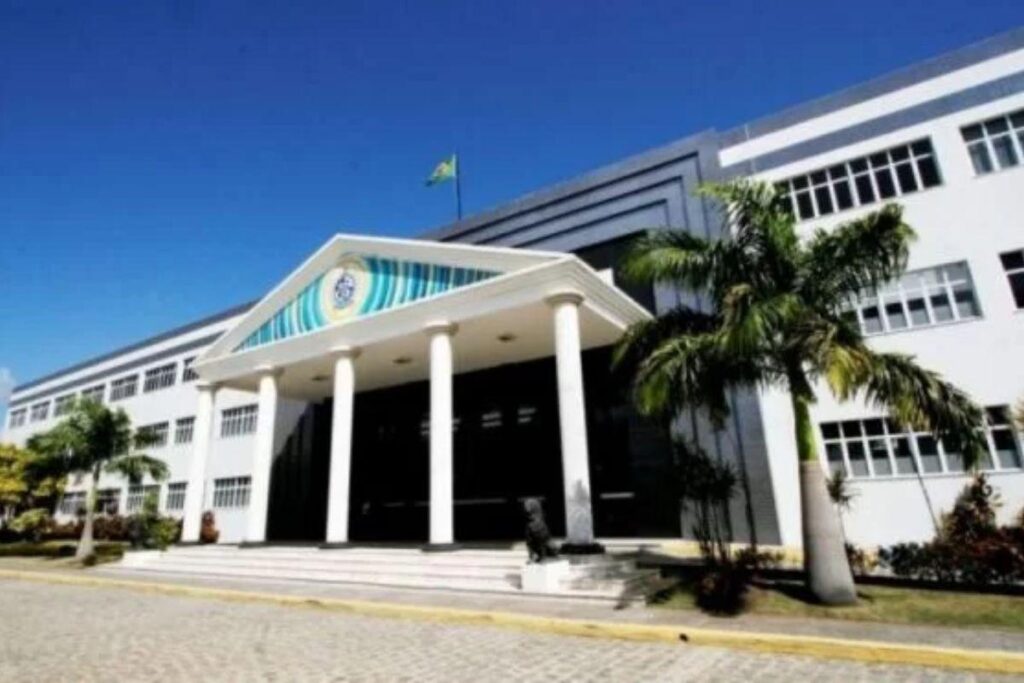 A mulher ficou chateada com o comentário do professor