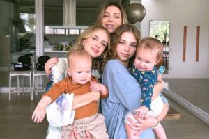 Mesmo separada de Xuxa, Sheila Mello visita os filhos de ex-enteada