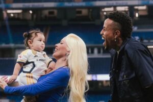 Os três assistiram a partida de futebol juntos