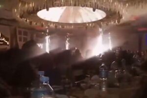 As chamas atingiram rapidamente o local