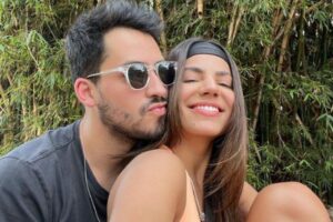 O casal está assumidamente namorando desde o começo deste mês