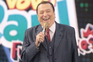 Raul Gil faz homenagem para esposa