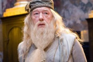 Michael Gambon ficou conhecido por fazer Dumbledore, em Harry Potter