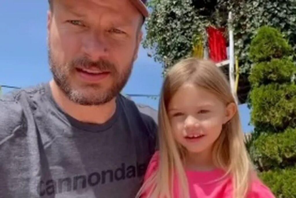 Rodrigo Hilbert grava vídeo com filha