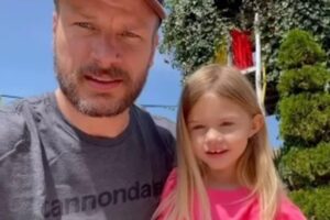 Rodrigo Hilbert grava vídeo com filha