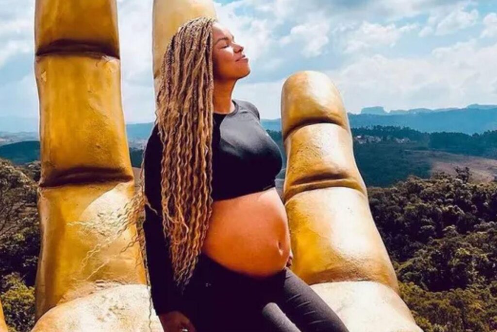 Jeniffer Nascimento está grávida de cinco meses