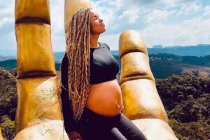 Jeniffer Nascimento está grávida de cinco meses