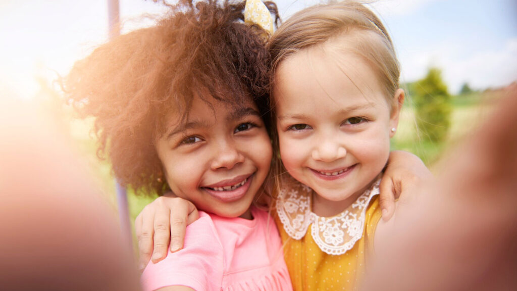 A convivência com primos representa um elo menor do que entre irmãos, mas muito maior do que entre amigos