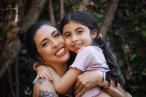 Shay é mãe solo e agora passa por um desafio: encontrar um emprego durante a gestação