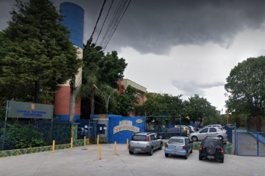 Uma aluna morreu e outros três estudantes ficaram feridos, sendo um deles fugindo do ataque