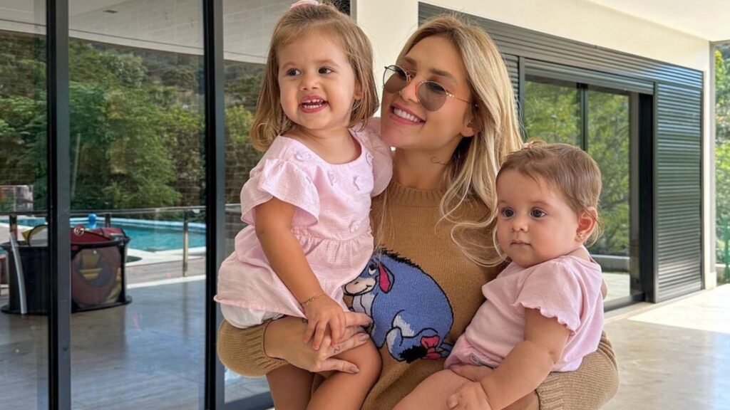 A filha caçula de Virginia fala mamãe pela primeira vez e emociona influenciadora