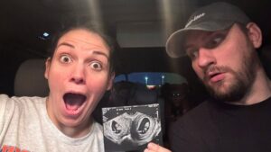 Casal está esperando gêmeos, gerados em dois úteros diferentes