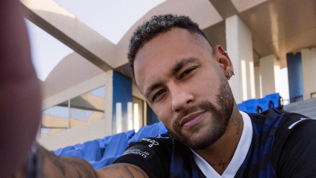 Neymar mostra foto com os filhos antes de entrar em cirurgia