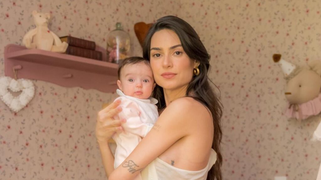 Tereza, filha de Thaila Ayala e Renato Góes, precisou ser internada após pneumonia