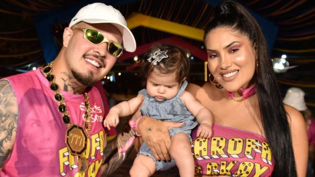 Stefany Boro se pronuncia após ser criticada por levar filha de 5 meses à Farofa da GKay