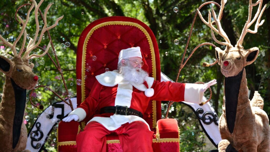 Papai Noel participa da Parada de Natal da Kopenhagen