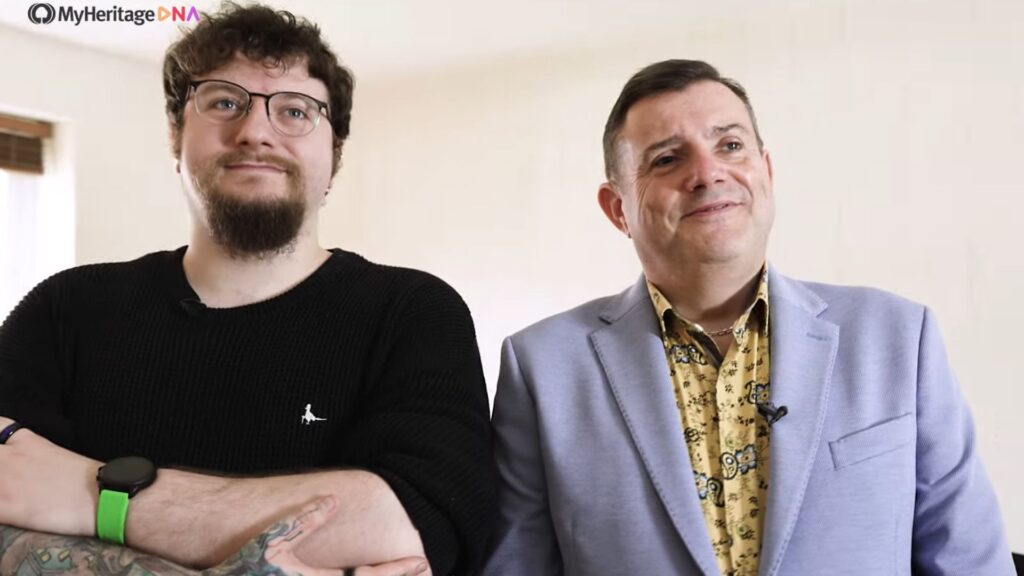 Homem descobre irmão mais velho após anos buscando pelo pai