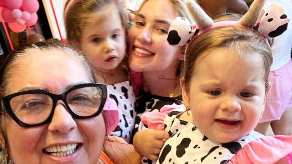 Mãe de Virginia Fonseca se assume como uma pessoa demissexual