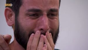 Matteus é o primeiro Anjo do BBB 24 e se emociona com recado dos familiares
