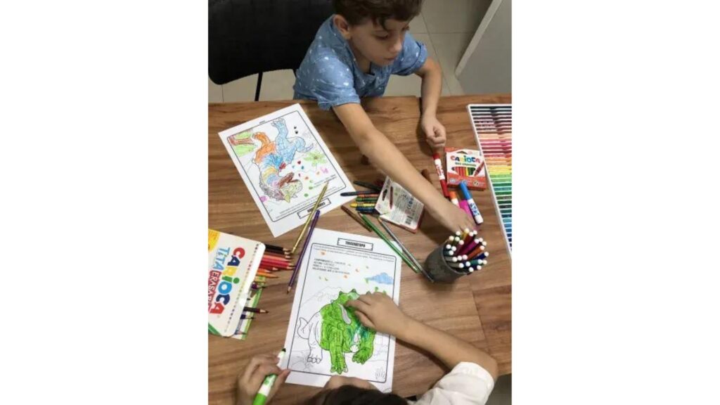 Pintar e colorir é um ótimo exercício para explorar a criatividade infantil