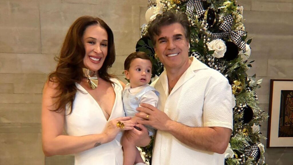 Filho de Claudia Raia tem festa com tema nostálgico