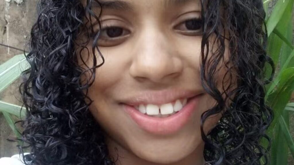 Menina de 12 anos é morta e abandonada em calçada