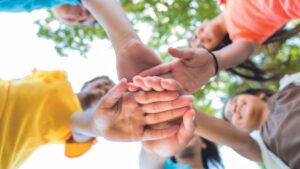 Crianças precisam brincar muito