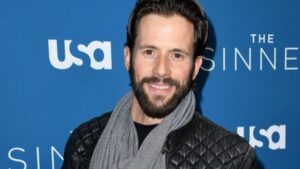 Morre ator de Indiana Jones em acidente aéreo com as filhas