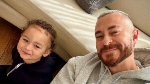 Fred faz questão de falar sobre o relacionamento com o filho, Cris