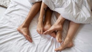 A mulher quer formar um trisal