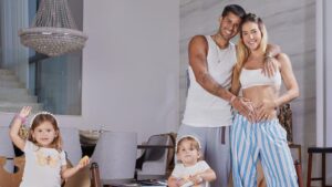 Virginia sofre críticas após anúncio de gravidez