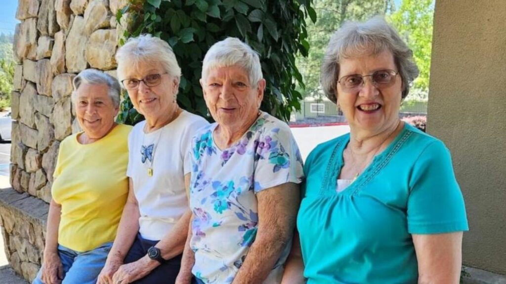 Amigas se reencontram aos 80 anos e moram juntas